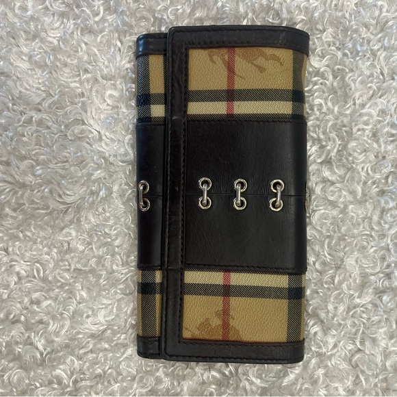 Burberry Haymarket Check Zip Around Wallet - Picture 1 of 11